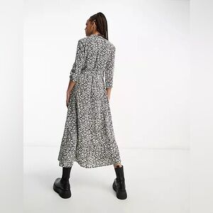 ZARA WHITE AND BLACK GEOMETRIC LONGSLEEVE MAXI DRESS W/ ZIPPER BACK